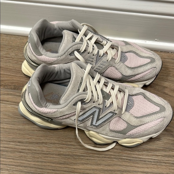 New Balance Pink and Gray Chunky Sneakers - Picture 1 of 4